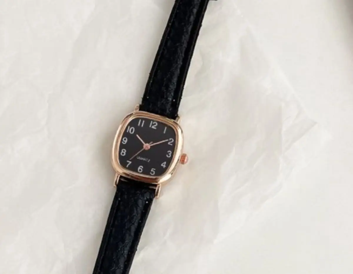 MAYZHISU Women's Fashion Square Watches Gold Alloy Strap Luxury Ladies Quartz Wristwatches Qualities Female Roman Scale Clock