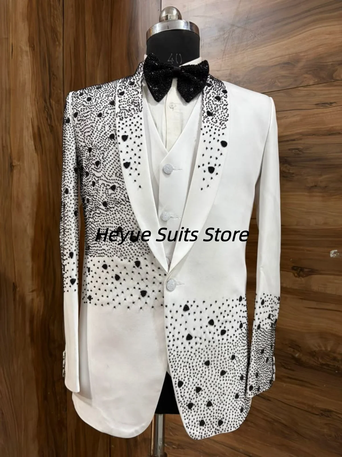 

Elegant White Fashion Men Suits Gorgeous Diamonds Slim Fit Shawl Lapel 3Pieces Sets Male Party Blazers Formal trajes para hombre