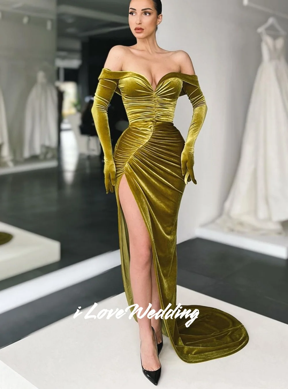 

Зеленые вечерние платья без бретелек 2025 Бархатные платья для выпускного вечера длиной до пола с длинным рукавом и разрезом по бокам, с открытой спиной и плиссировкой по индивидуальному заказу