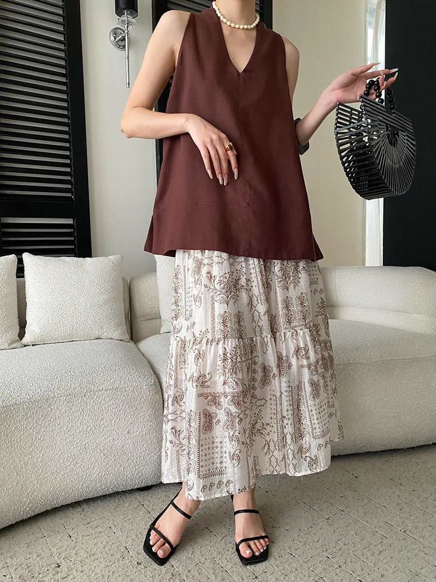 Sommerliche Damen-Weste in unifarbenem Design mit V-Ausschnitt und lockerem Schnitt ohne Ärmel. – Detail 27