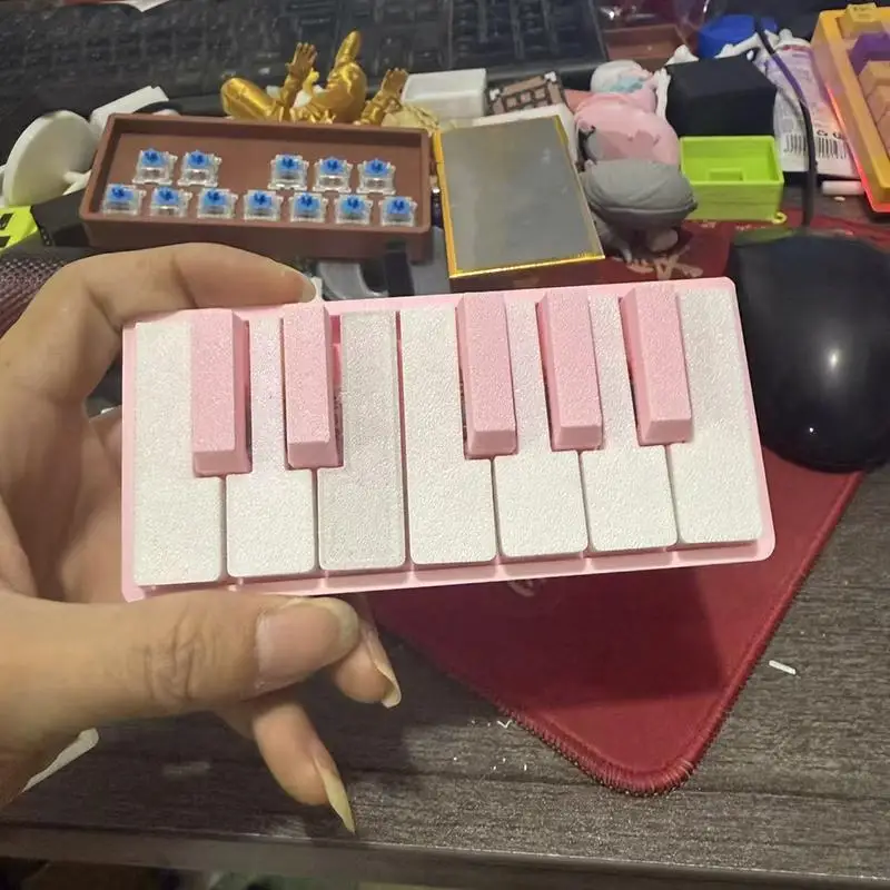 3D-Druck Mini-Klaviertastatur Fidget-Spielzeug mit Schlüsselanhänger, perfekt zur Stresslinderung im Büro, in der Schule und im Alltag. – Detail 4
