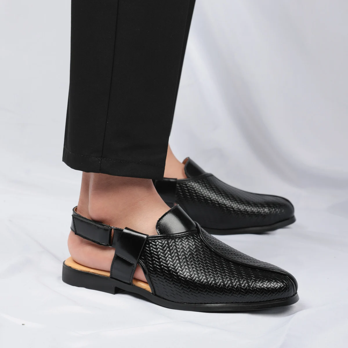

Luxury Brand Men Sandals British Style High Quality Hollow Out Leather Casual Shoes Summer Breathable Walk Shoes Mocassin Hombre