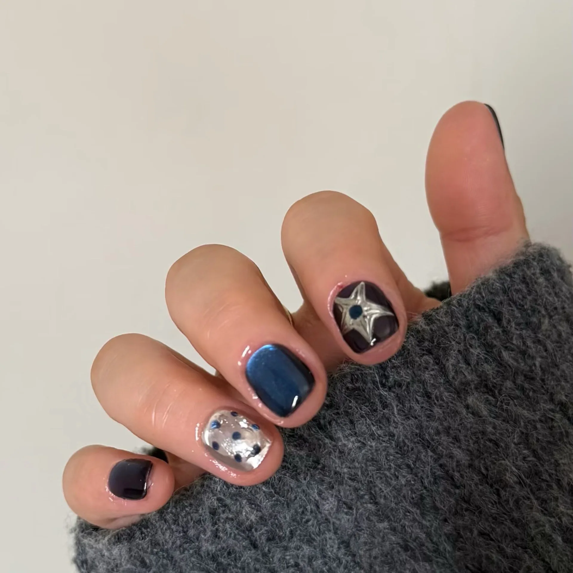 10pcs Handmade Short Press on Nails Y2K Deep Sea Blue Cat's Eye Metal Star Polka Dot Design Fake Nails Wearable Nails Hot Girls