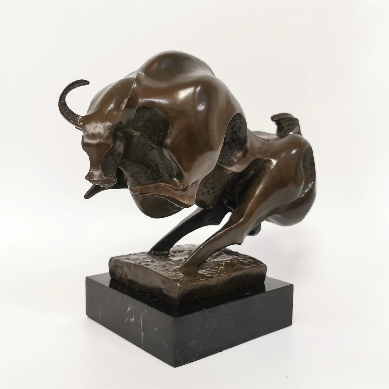 Bronze Abstract Bull Statue Animal Sculpture Art for Home Office Decoration Gorgeous Gifts