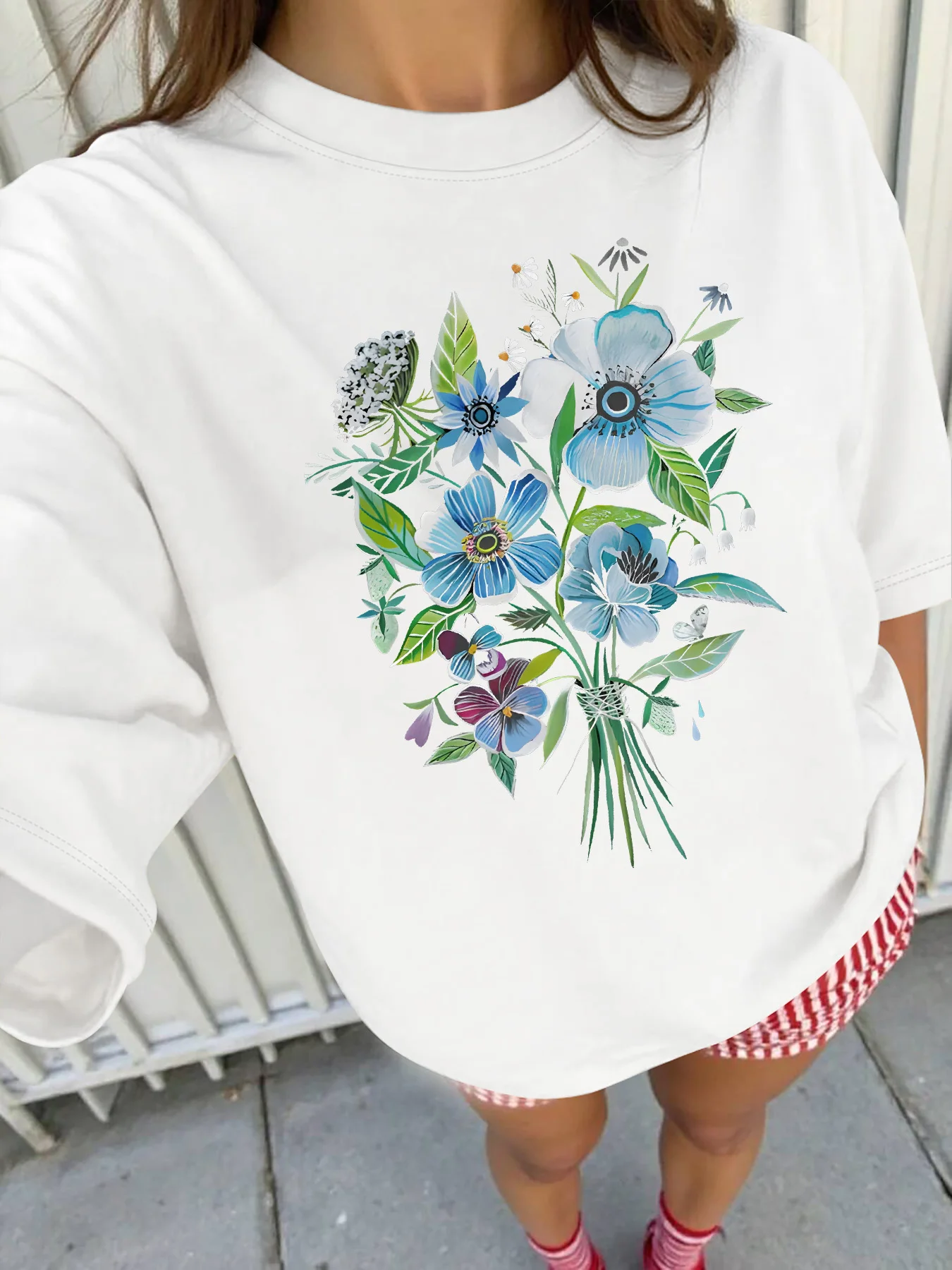 

Plus - Size Hand - drawn Floral Bouquet Graphic Tee, Six Colour Short - Sleeve