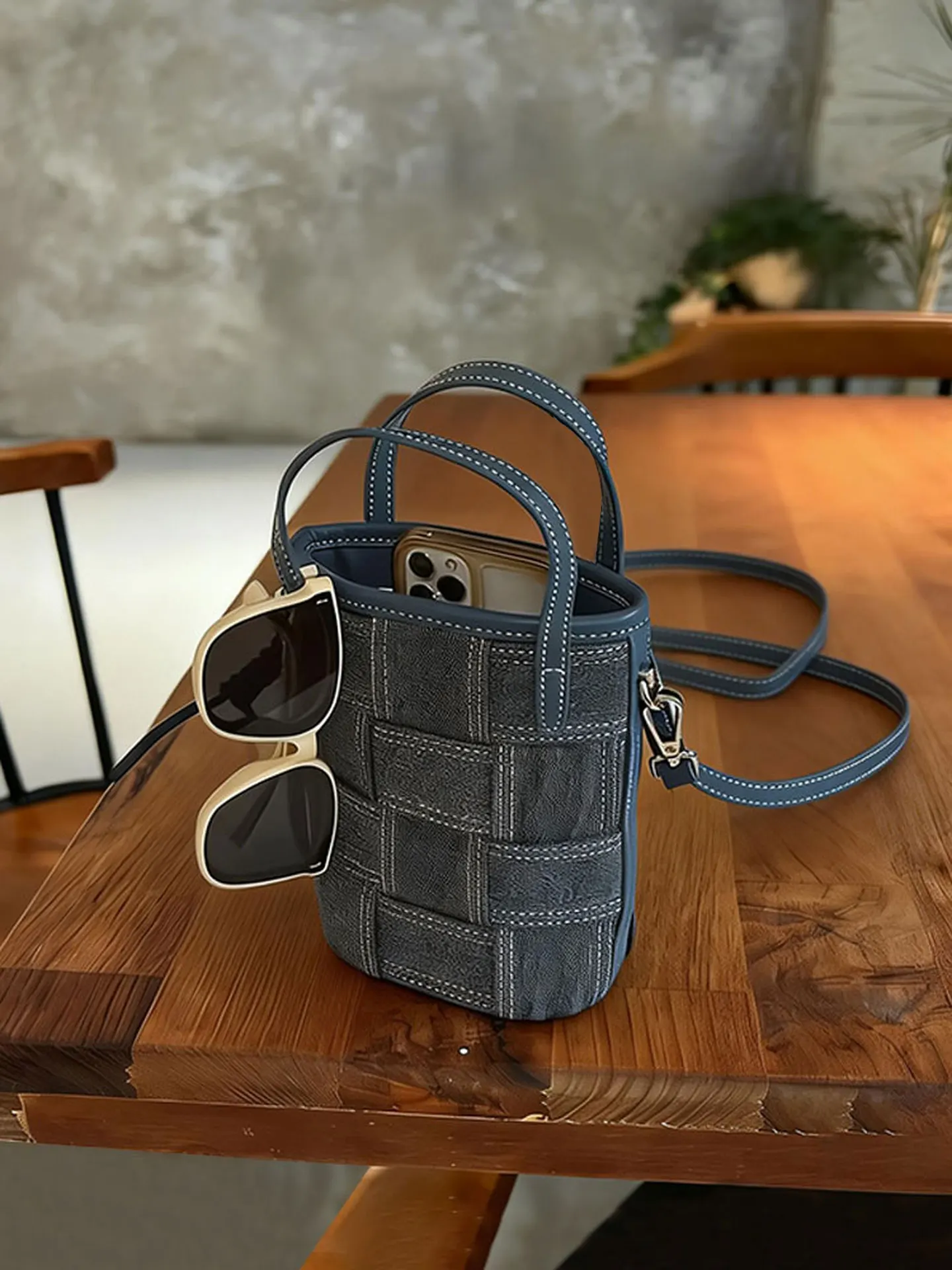 

Ladies Denim Woven Mobile Phone Bag 2026 New Style High-End Lightweight Luxury Summer Work Small Handbag Soft Handle Shoulder...
