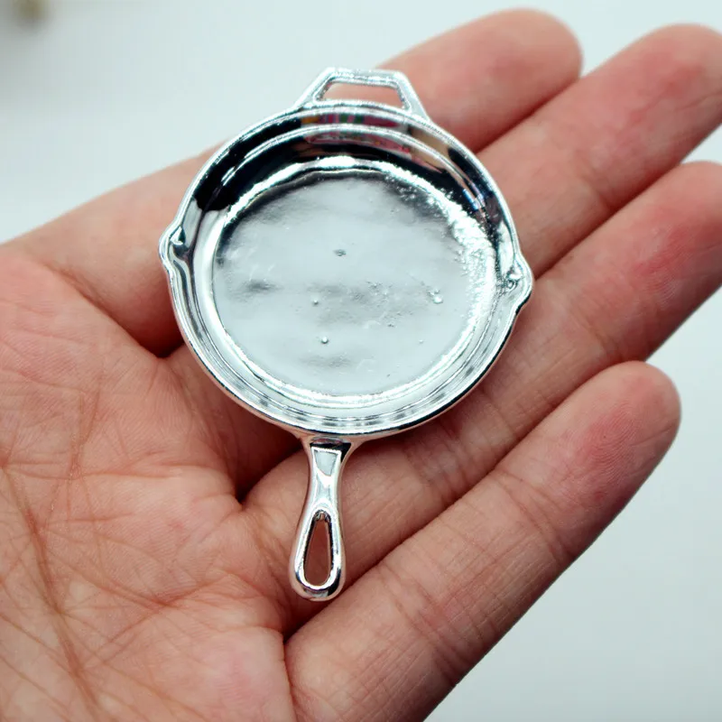 

Dollhouse Pan Black Silver Alloy Pan Kitchen Tools Miniature Food Play Model Simulation Shooting Props Decoration Home Decor