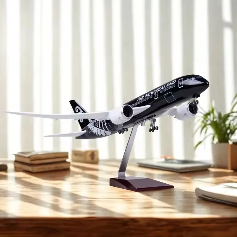 

New 1:85 Scale B787 Aircraft New Zealand Airlines Model W Light Wheel Landing Gear Diecast Resin Plane Toy Collection Gifts