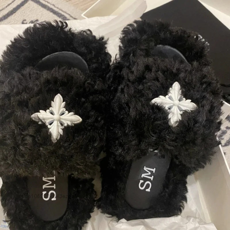 New Autumn Indoor Fashion Fluffy Slippers Women Home Slides Flat Shoes Ladies Flip Flops Luxury Designer Winter Shoes Y2k Girl