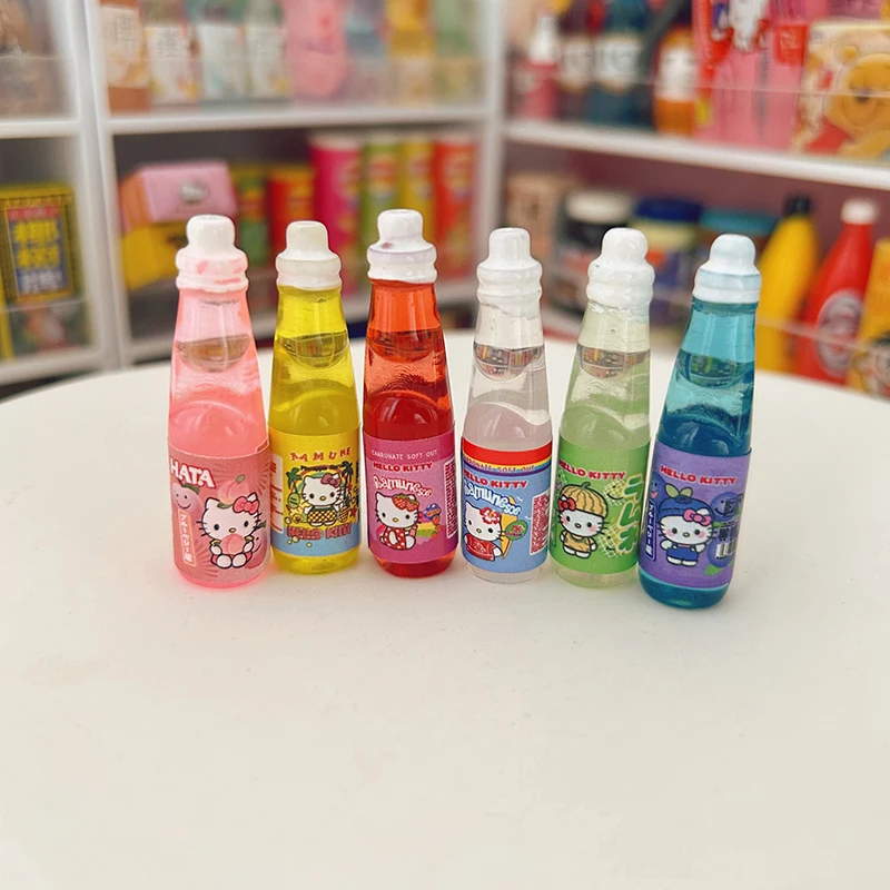Set di bevande a tema Hello Kitty in miniatura per case delle bambole, giochi di finzione e decorazioni per la cucina, confezione da 5/10