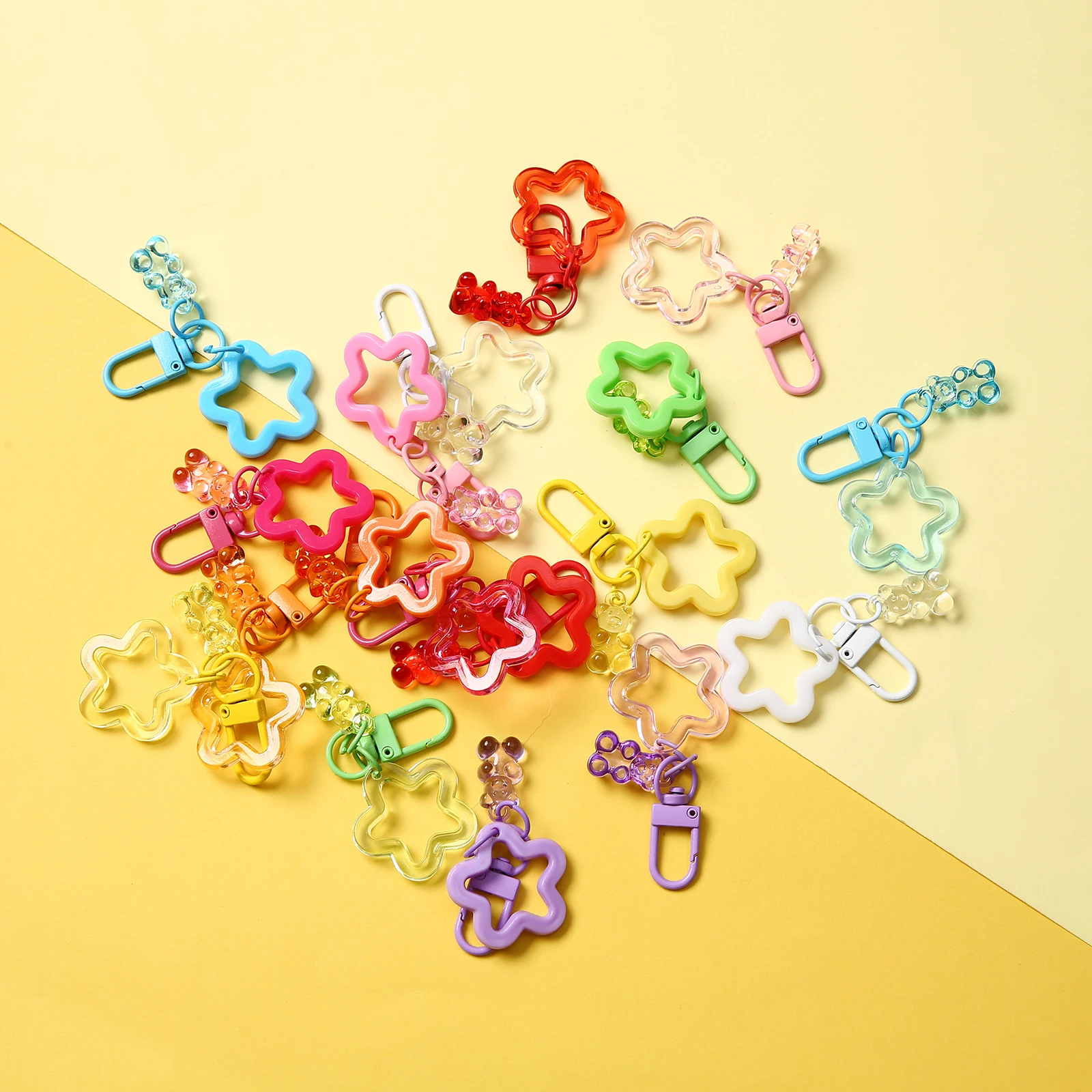 Bunte Sternblumen-förmige Acryl-Schlüsselanhänger-Clips, niedliche transparente Schlüsselanhänger-Haken mit Bärenperlen, modische DIY-Taschenanhänger f