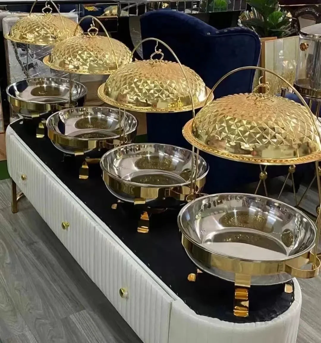 Luxury Gold Round Hanging Chafing Dishes Hotel Wedding Buffet Equipment Dishes for Catering Restaurant Heating Food Warmer