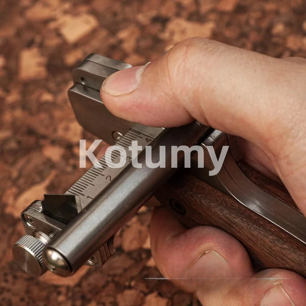 ‌Innovative Structure Belt Cutting Device, Handheld Stainless Steel Leather Cutter for DIY Craft Projects