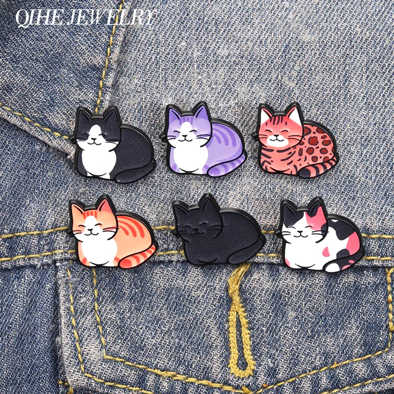 Cute Tabby Cat Enamel Pins Cartoon Orange Tabby Color Cat Lazy Smiling Nap Brooch Lapel Badges Fashion Jewelry Gift for Friends