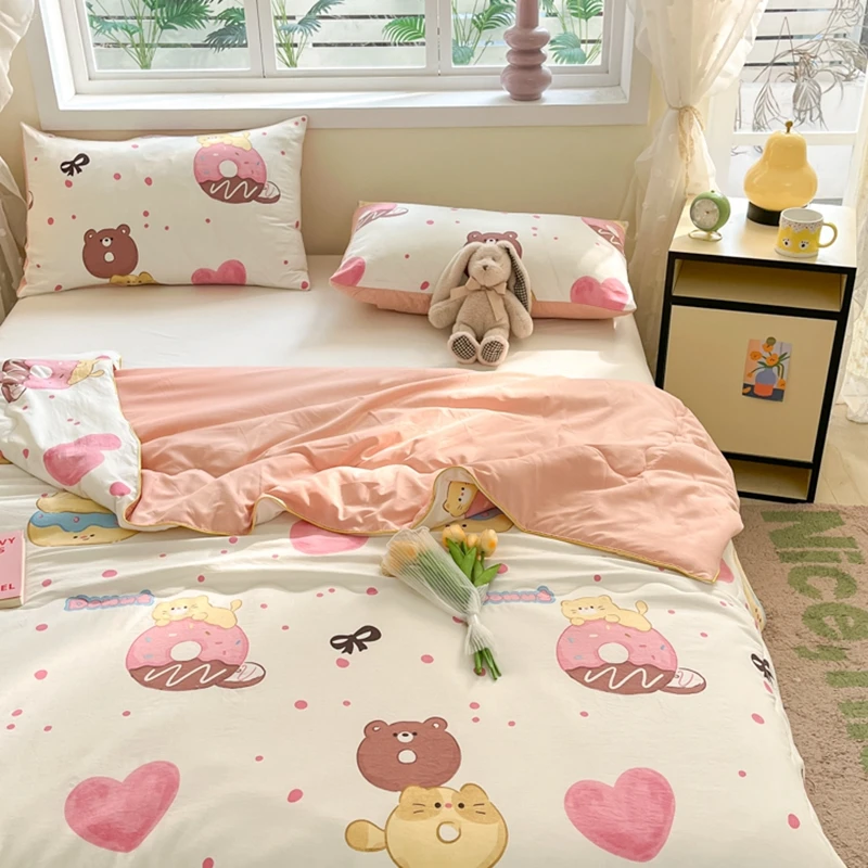 Cute Donut Pattern Summer Quilt Cartoon Style Skin-Friendly Breathable Thin Blanket Air Conditioning Quilts for Kids Teens Boys