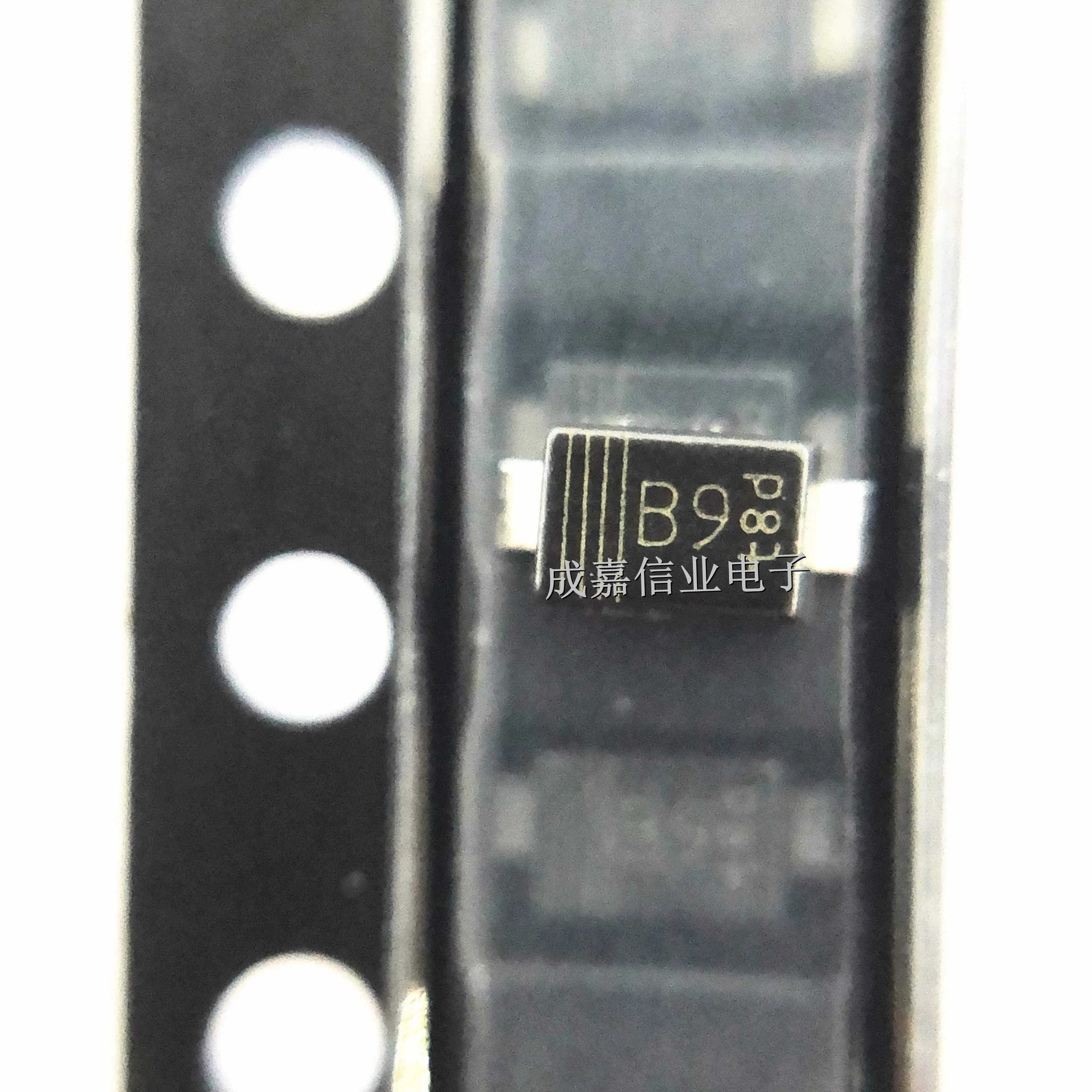 

10pcs/Lot PMEG3020ER,115 SOD-123W-2 MARKING;B9 Schottky Diodes & Rectifiers 2A 30V Operating Temperature:- 55 C-+ 150 C