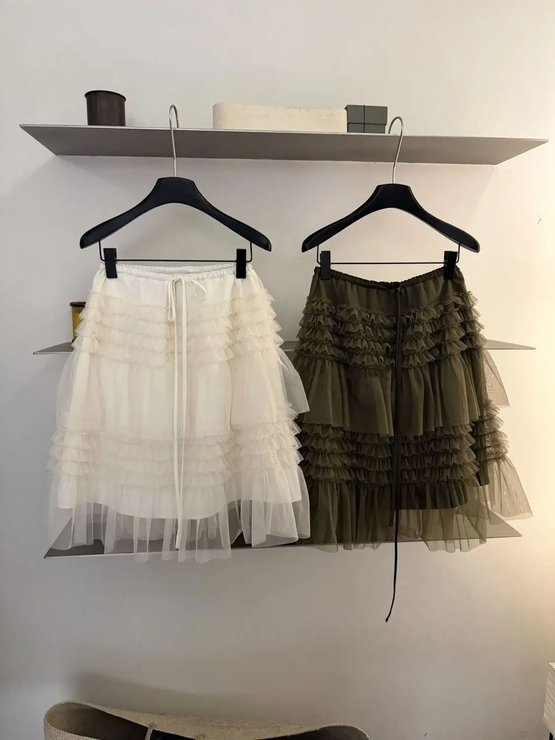 

Женская юбка-миди из пышного фатина на весну-лето, А-силуэт, с кружевом, в нежном стиле