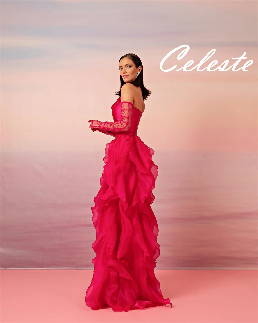 맞춤형 매력적인 오간자 이브닝 드레스, 정교한 홀터 슬리브리스 홈커밍 드레스, 럭셔리 스윕 트레인 프롬 드레스