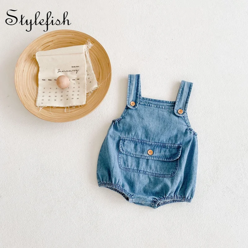 

2022 spring and autumn infant children babies clothings boys girls big pocket denim suspender jumpsuit triangle romper