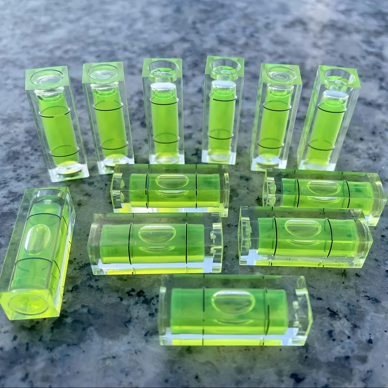 6 قطعة أداة قياس مستوى فقاعات صغيرة مربعة الشكل مناسبة للإطارات ولوحات الحائط والأقراص الدوارة المعلقة والحوامل الثلاثية والكاميرات والفونوغرافات 15X15X40Cm، 32X7Cm