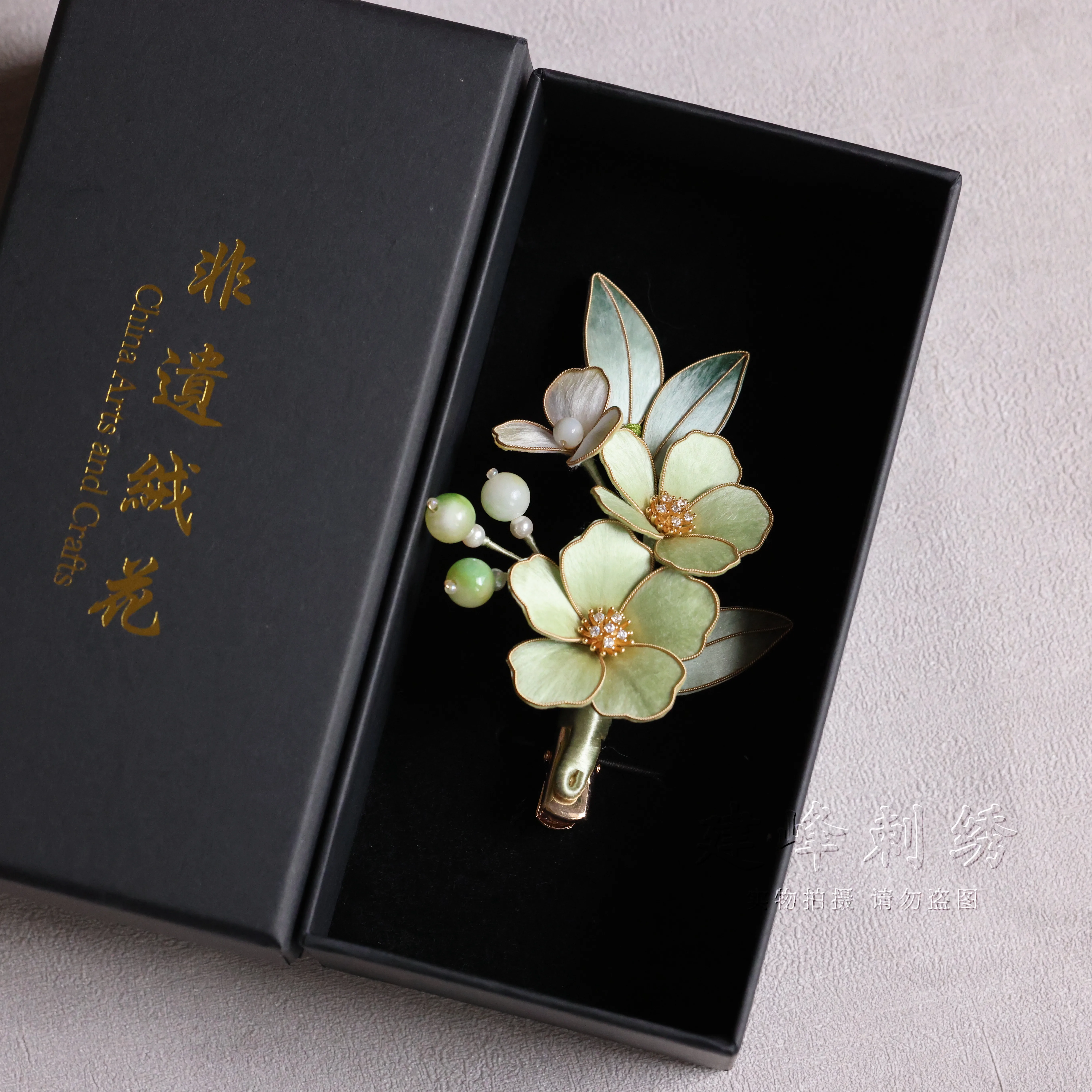 Elegant Chinese Traditional Intangible Cultural Heritage Handmade Velvet Flower Hair Clip Silk Floral Side Hairpin With Faux Pea