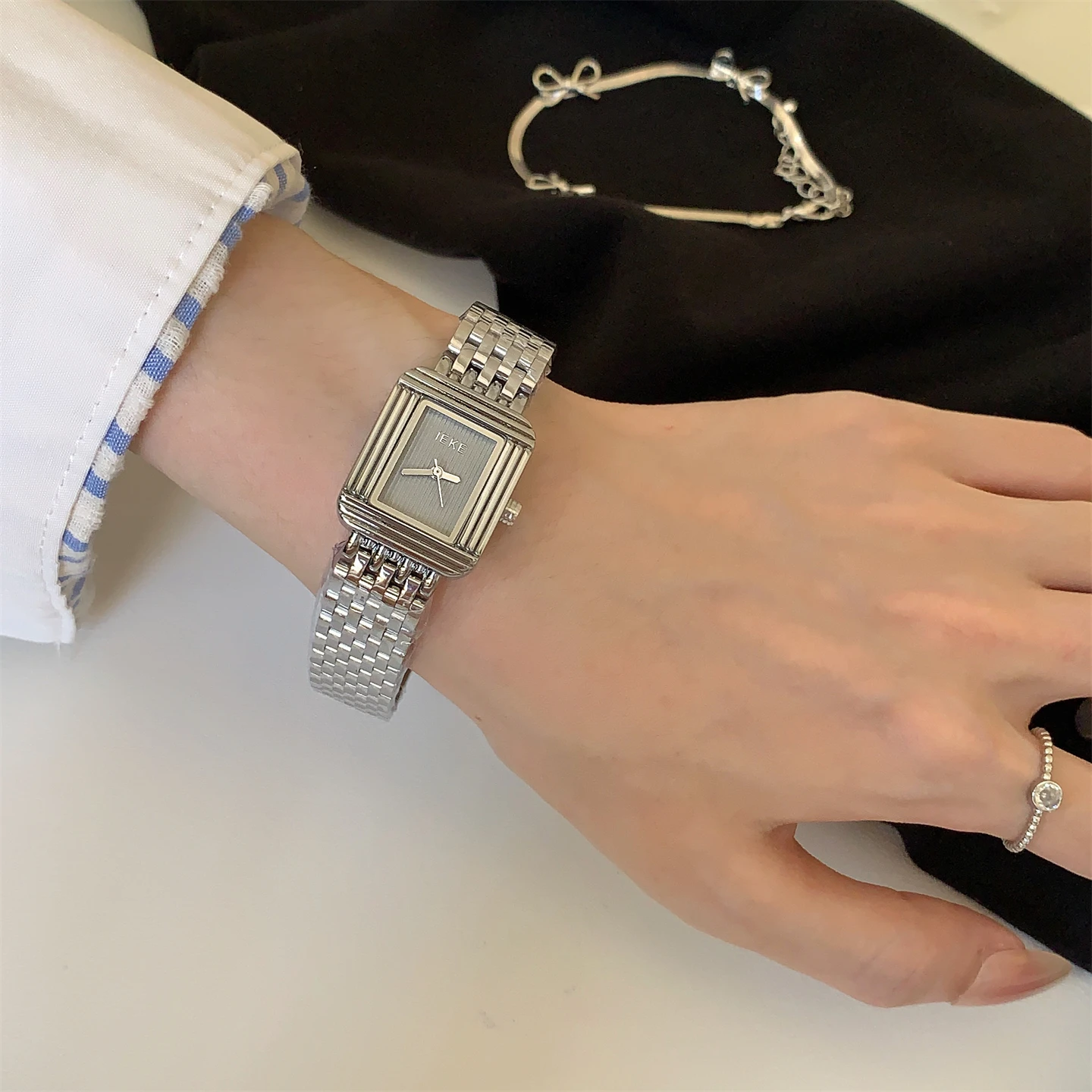 

High sense niche simple design square watch women's temperament light luxury small exquisite steel belt quartz watch