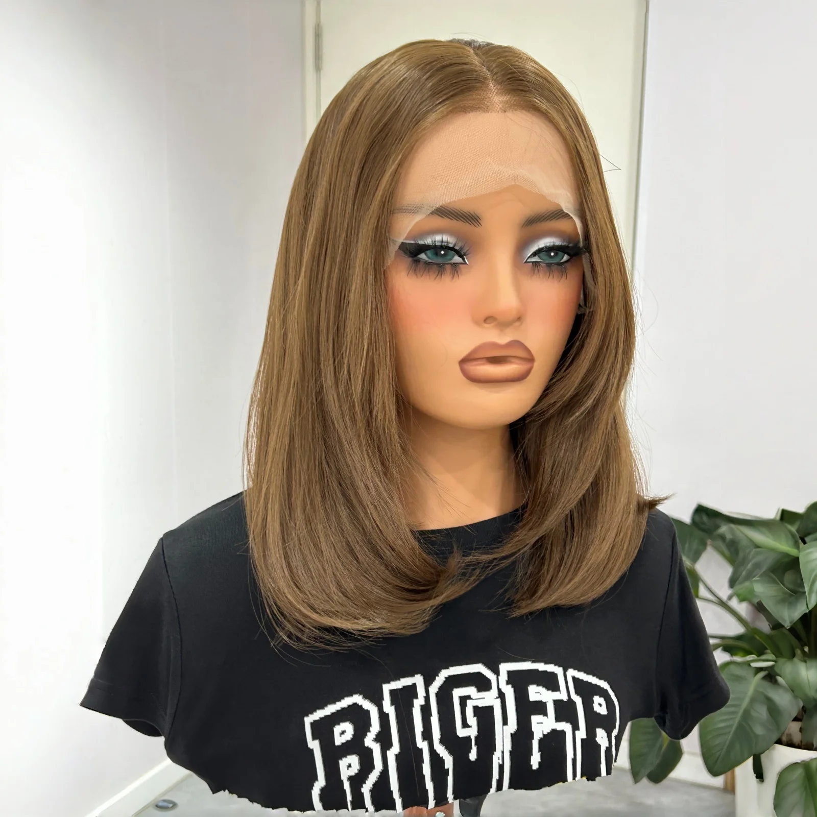 Короткий волнистый коричневый боб Синтетический парик Многослойный до плеч Средняя часть Натуральные прямые 13X4 Парики спереди на шнуровке для женщин Ежедневное использование