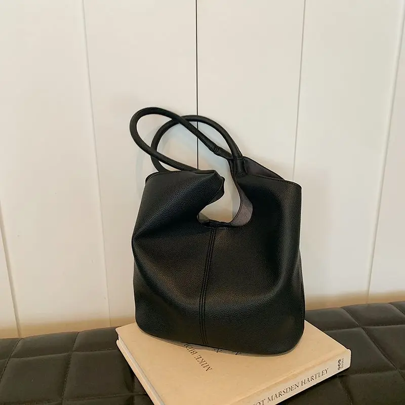 Simple Large Capacity Bag Female 2024 New Korean Version of Commute Shoulder Armpit Bucket Package Soft Pitot Bag Shoulder Bags