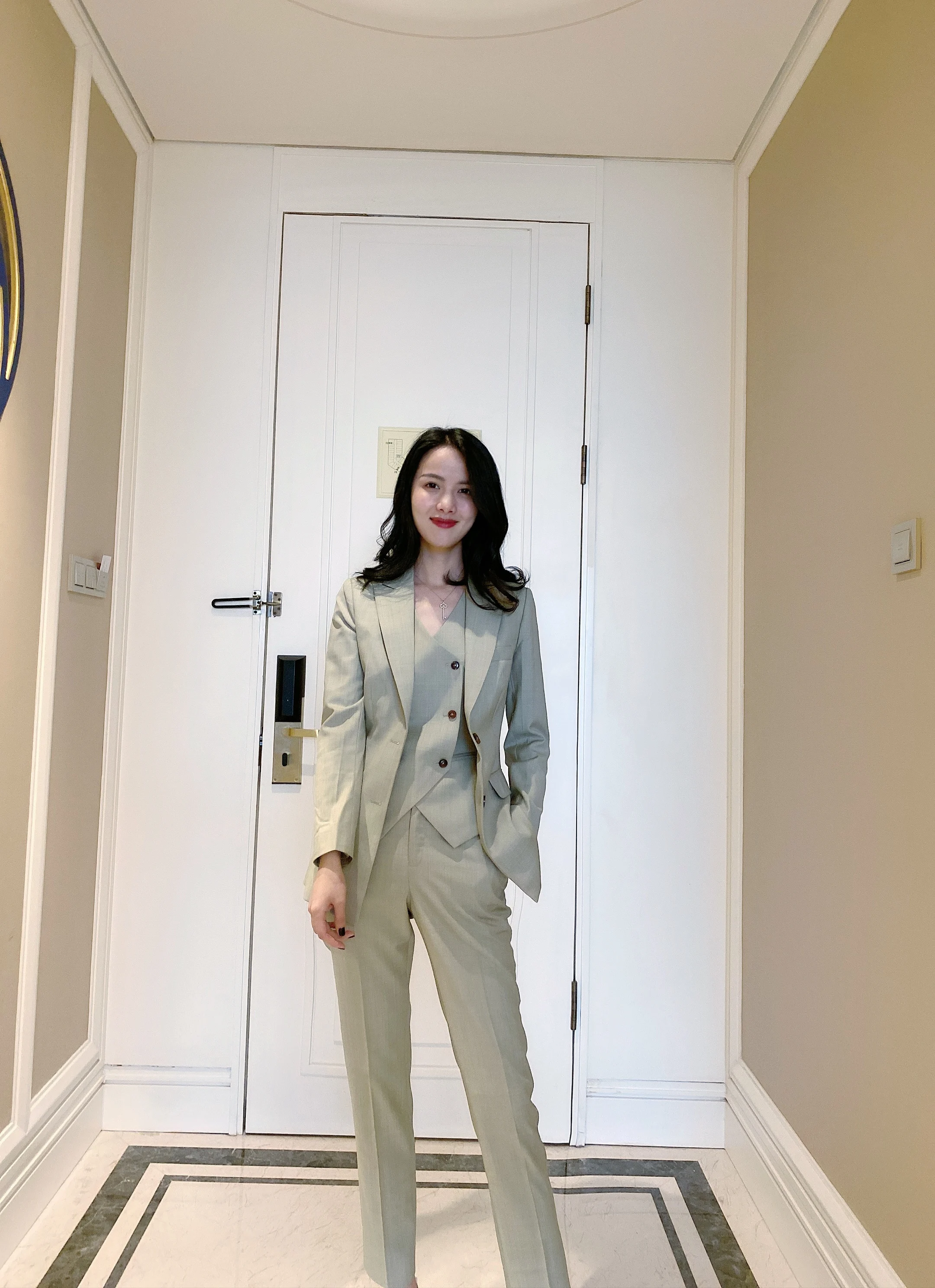 

Новый женский костюм-двойка Slim Fit: твидовый шерстяной пиджак на одной пуговице и брюки, оригинальный дизайн, длинный рукав, однотонный, осенняя мода