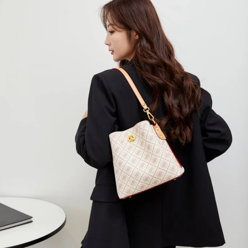 

Luxury Women's Tote Bag Made Of Fine Leather Featuring Casual Famous Lasting Daily Look​