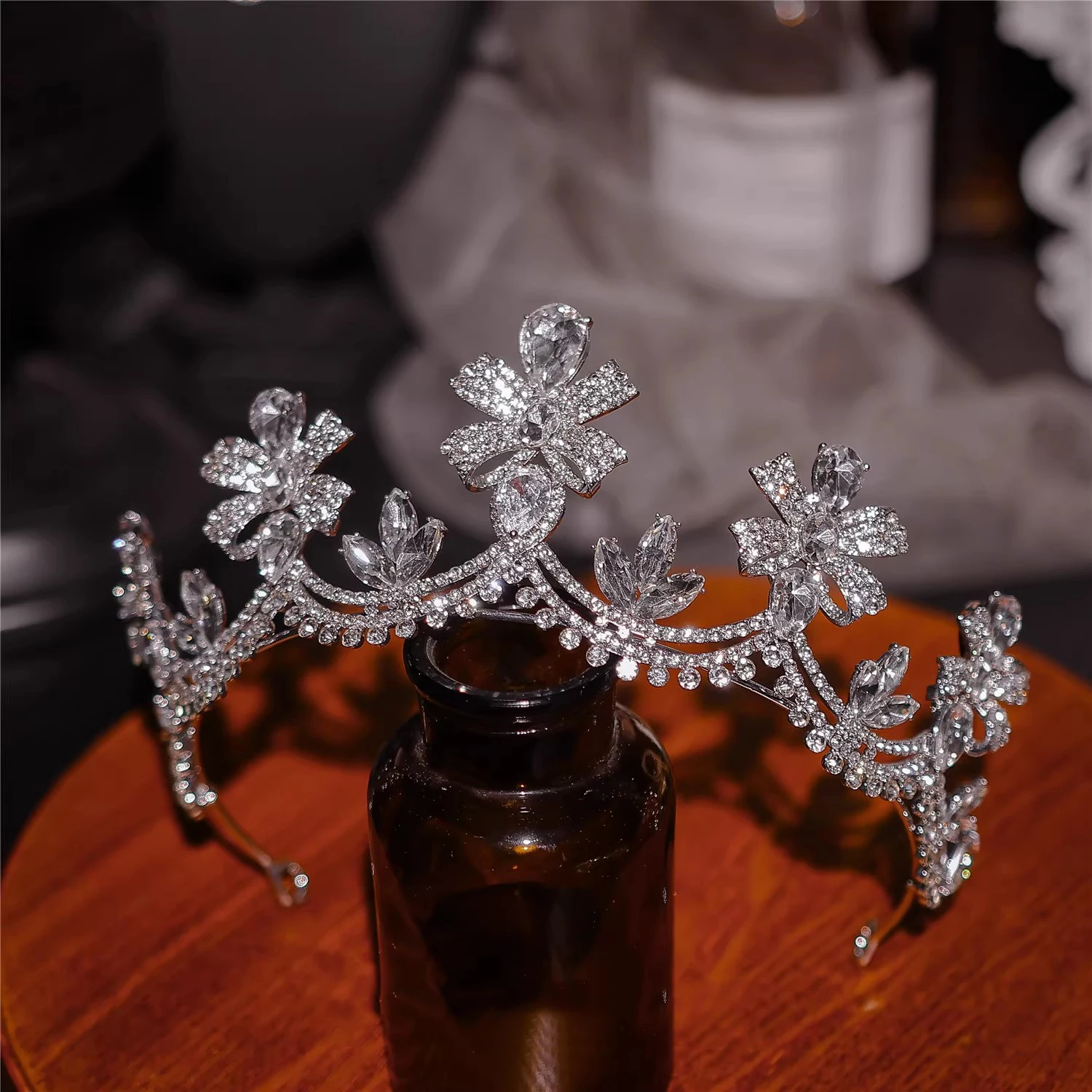 Korean-Style Minimalist Glitter Butterfly Hair Crown Princess Tiara Delicate Bridal Headpiece Wedding Dress Accessory