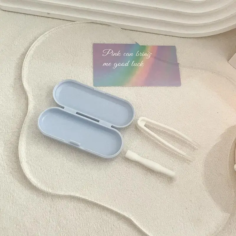 1 Stück, farbiges Etui für Kontaktlinsen, tragbares Set mit Pflegeutensilien, inklusive Pinzette und Saugstift, für Damen und Herren. – Detail 3
