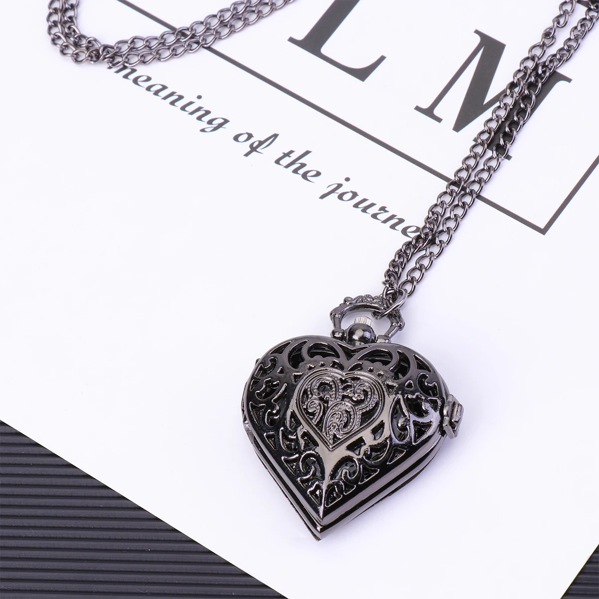 

1pc Retro Pocket Watch Vintage Hollow Out Heart Shaped Carving Design Quartz Pocket Watch For Men Women Durable Long Lasting