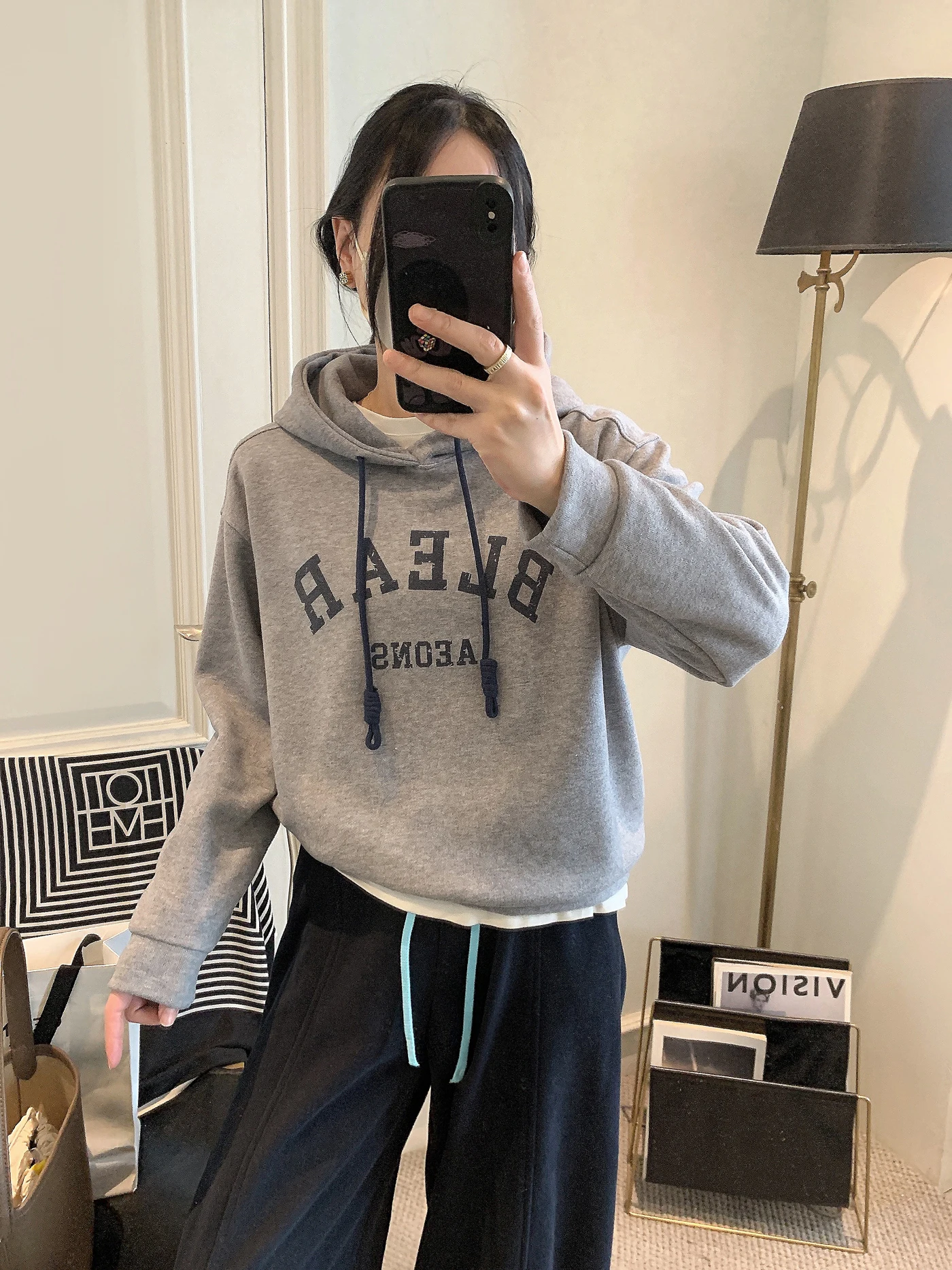 

Модная корейская женская толстовка с капюшоном, весна 2026, укороченная, в гонконгском стиле, с буквенным принтом, из смесового хлопка, с длинными рукавами