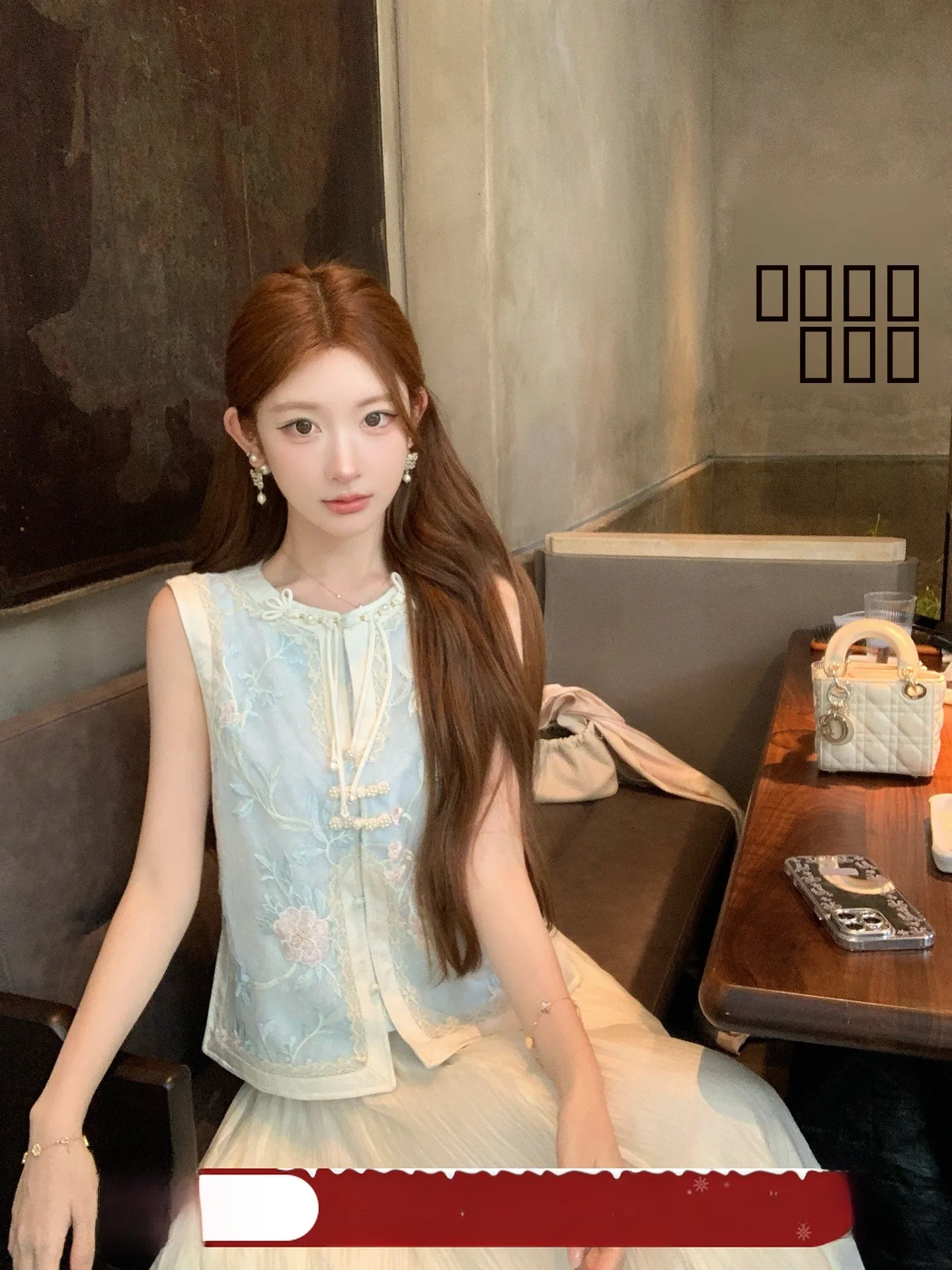 

Новый китайский комплект: синий вышитый топ и юбка, летний, с тяжелым кружевом, в национальном стиле, женский модный комплект с длинными рукавами и круглым вырезом