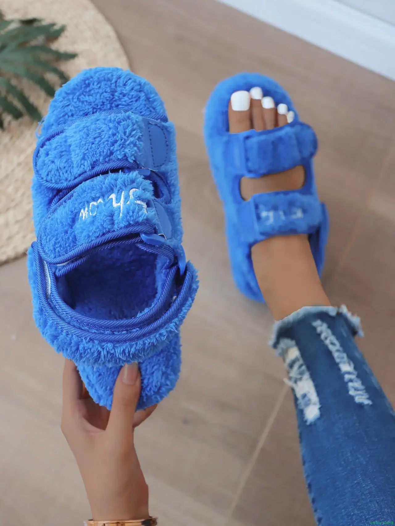 2022 Fur Sandals Women Summer Thick Flat Slides Outdoor Sandals Girl Fashion Casual Beach Shoes Ladies Open-Toe Plus Size Shoes