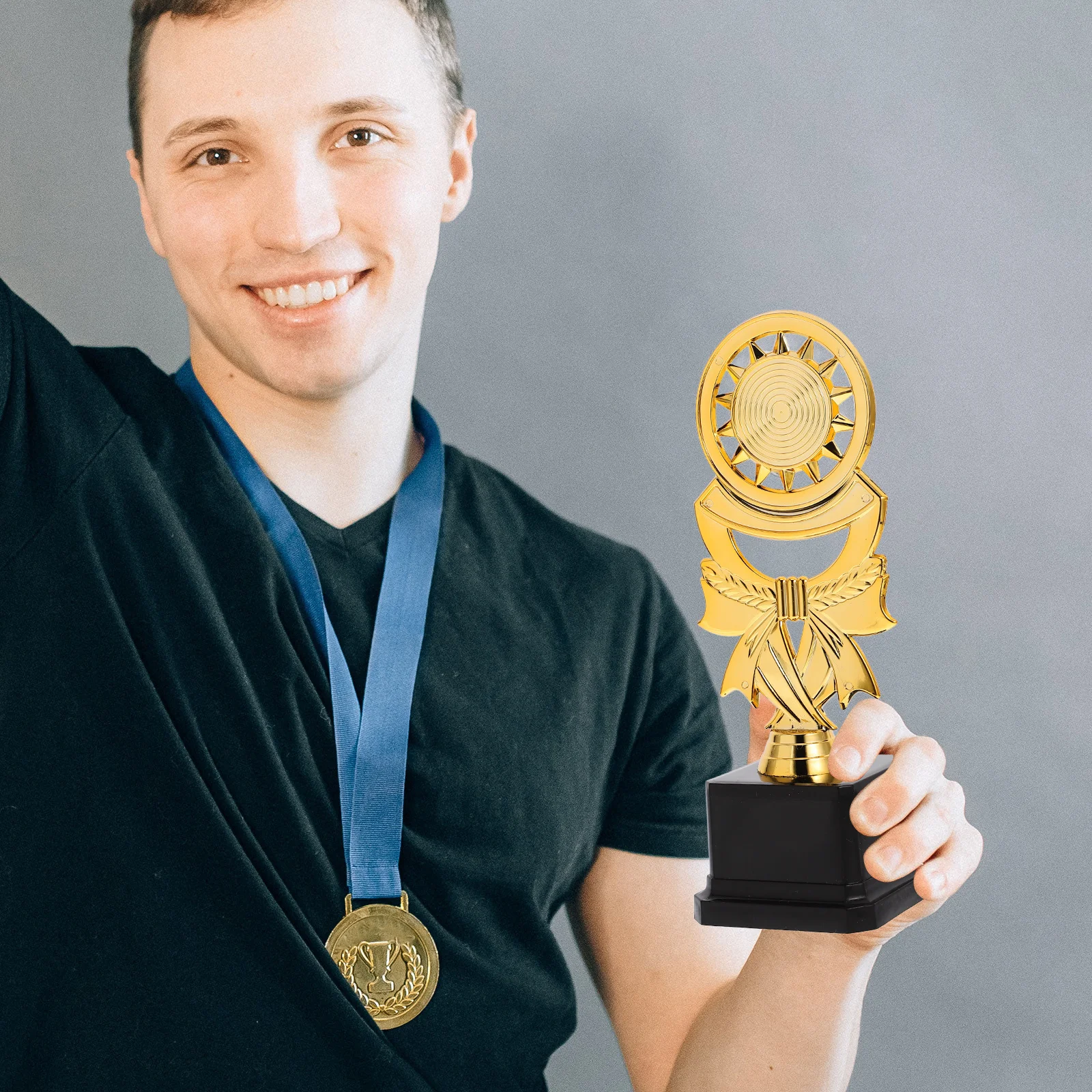 

Special Shaped Plastic Trophy Cup Winner Competition Award Trophy for Kindergarten Ceremony School Celebration