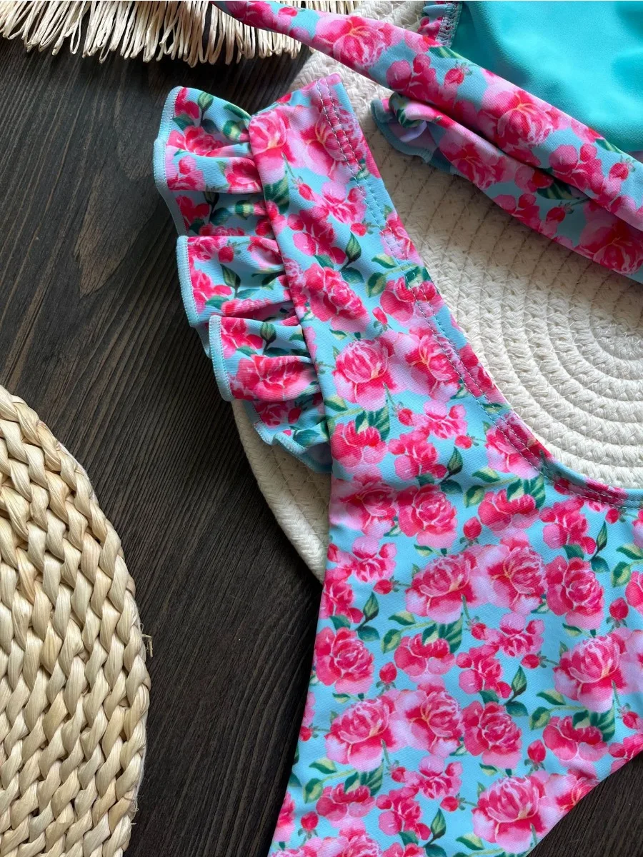 2025 nuevo traje de baño para mujer con volantes y estampado de flores, conjunto de Bikini Sexy de 2 piezas, traje de baño triangular sin tirantes con Tanga y espalda descubierta para playa