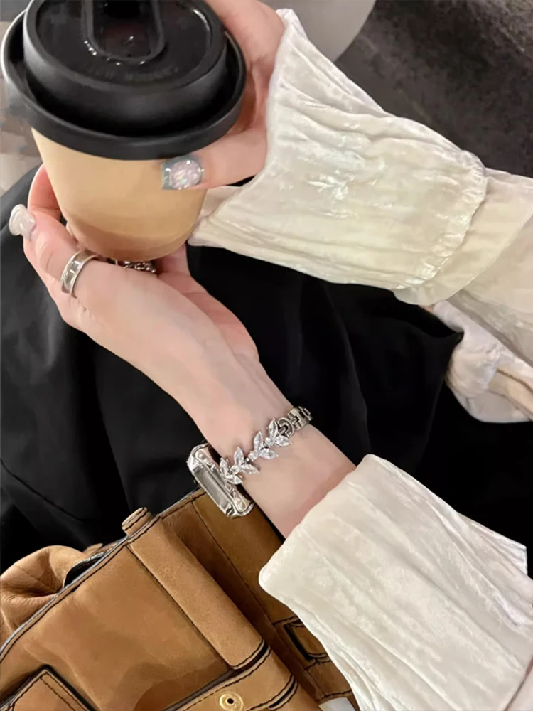 Cinturino con diamanti di lusso per Apple Watch 38mm 40 41mm 44mm 45mm 49mm Cinturino da donna sottile in metallo per iWatch Ultra 9 8 7 6 SE 5 4