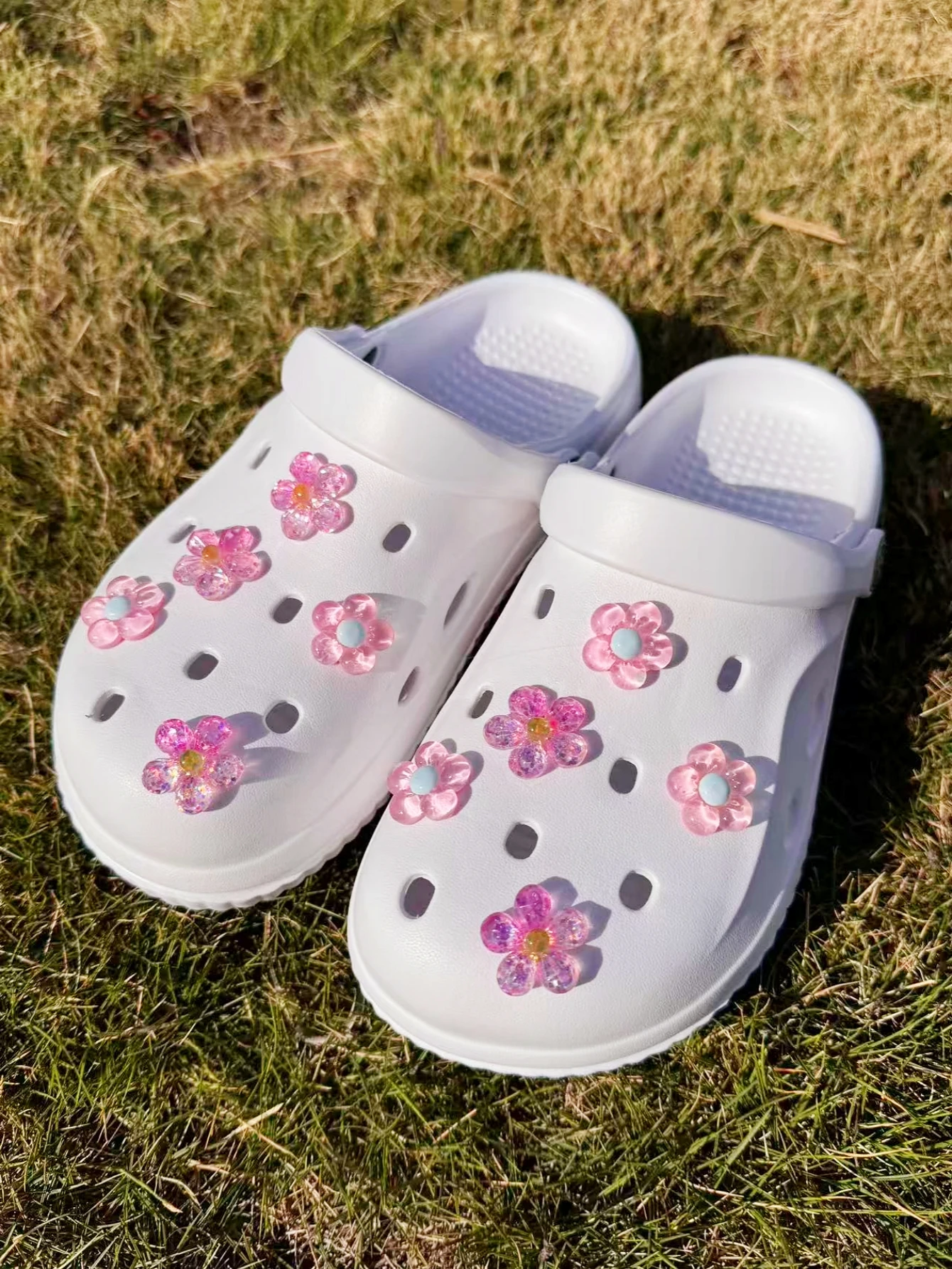 10 jolies boucles de chaussures à fleurs en paillettes de cristal rose, décorations DIY, adaptées aux sandales et aux sacs de plage pour femmes, cadeau parfait
