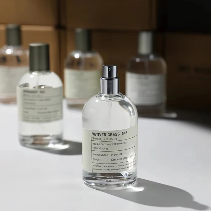 

100ML Unisex Sandalwood Perfume Fresh Eau De Toilette with Classic Fruity Notes Bergamot Body Spray for Men And Women