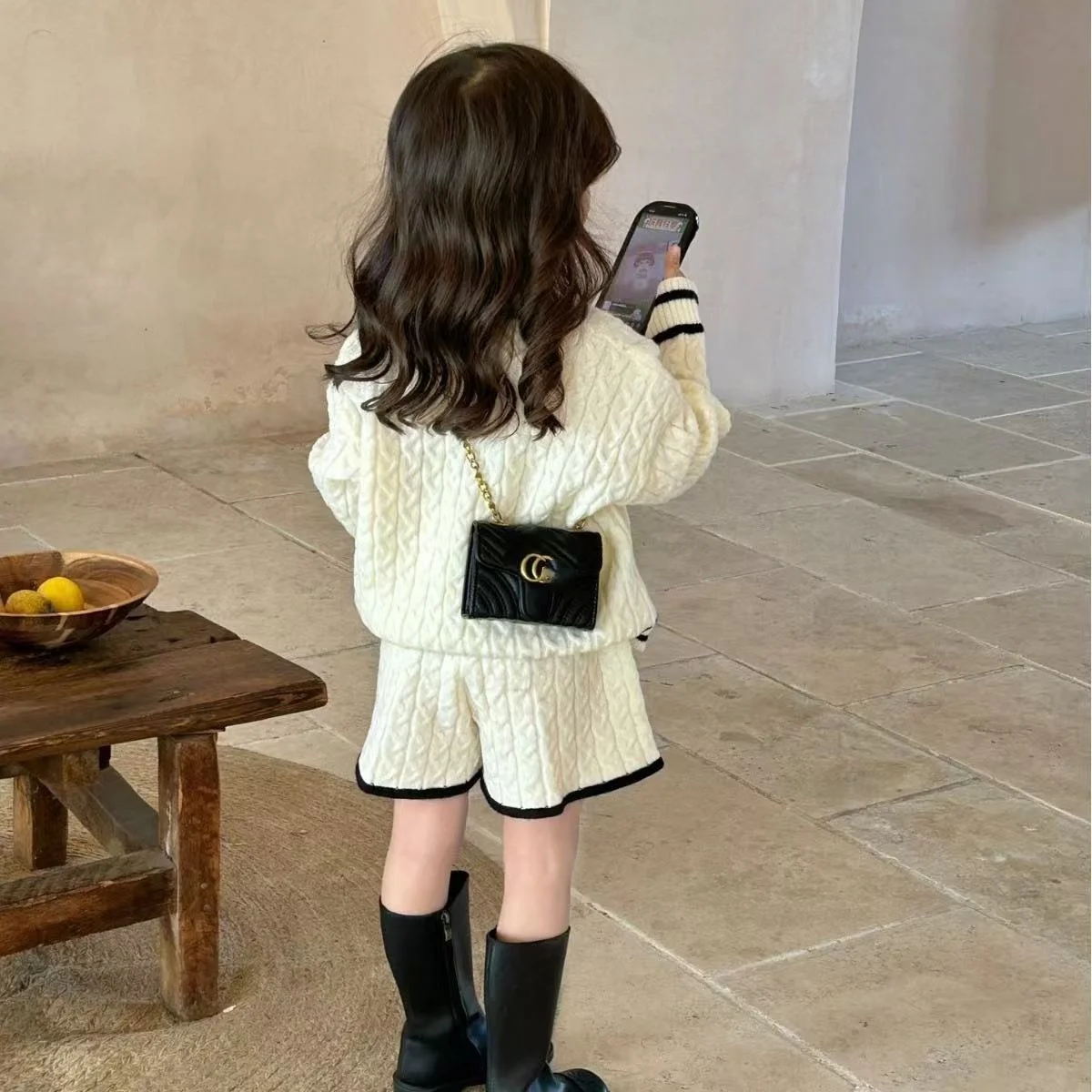 

New Korean Children's Wear In Spring 2025 Girl's V-neck Fried Dough Twists Sweater+shorts Two-piece Set