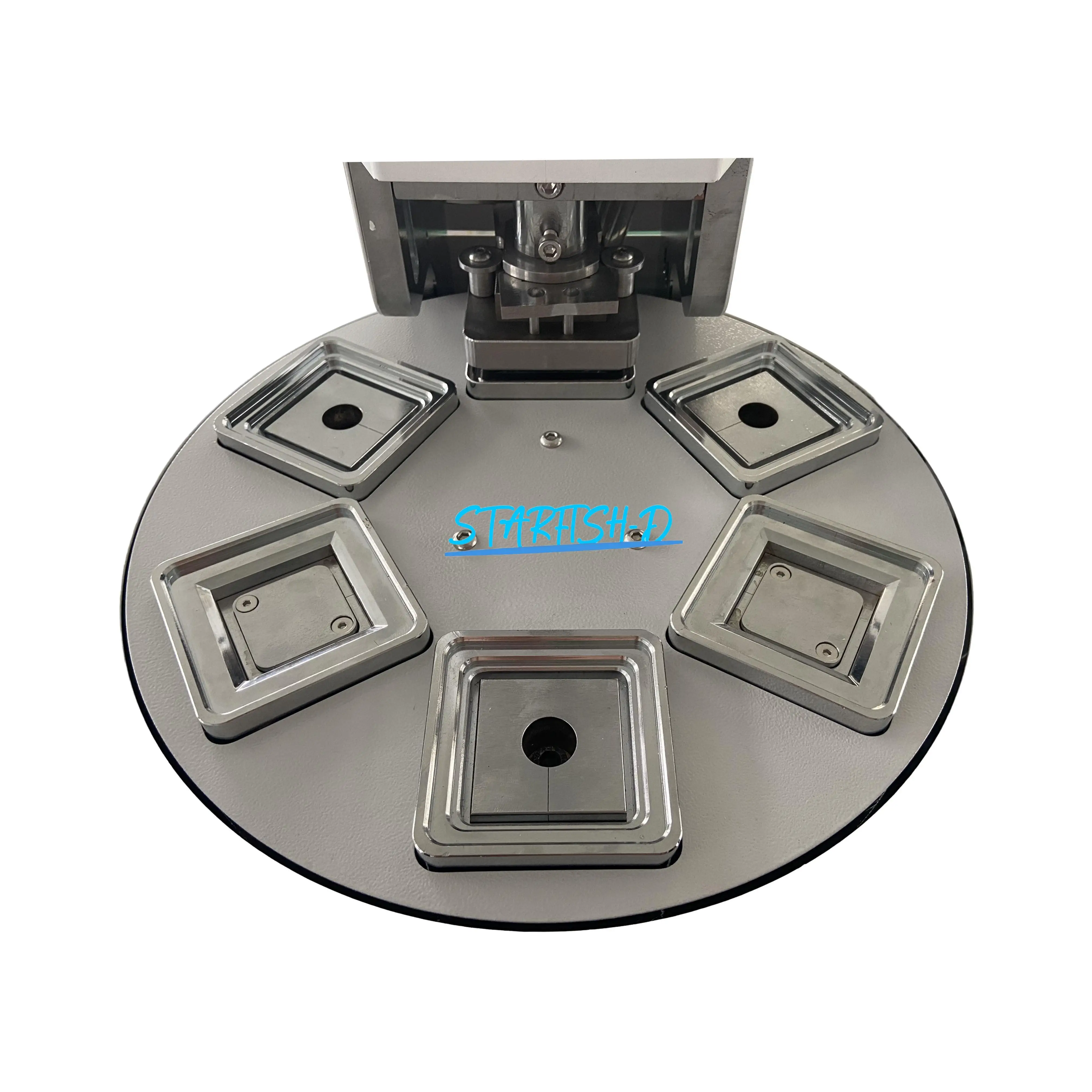 حجم المنتج 50*50 مللي متر (2*2 بوصة) ، آلة هوائية Ppx شبه أوتوماتيكية صنع شارة بدبوس مغناطيسية للثلاجة