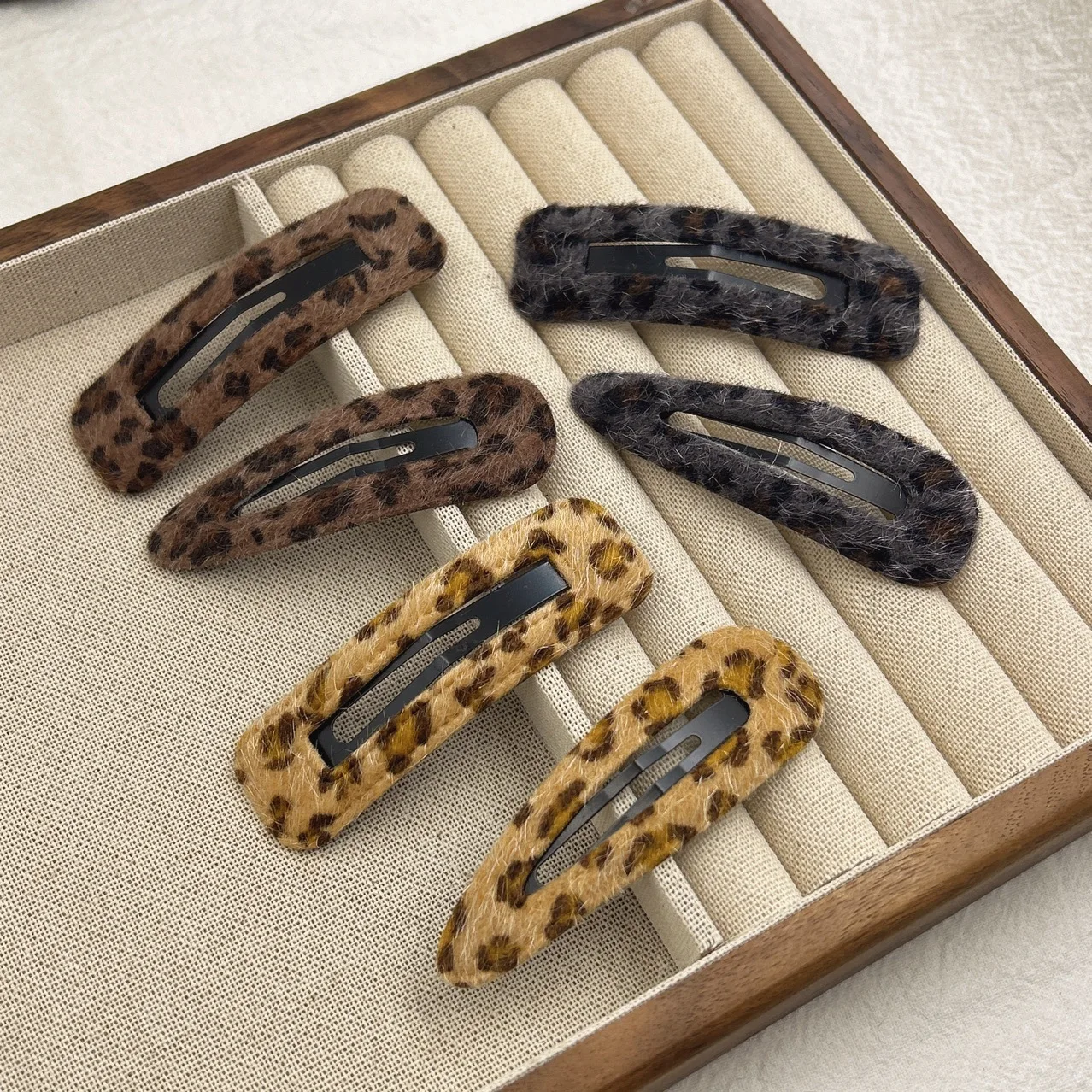 1 مجموعة الأزياء الكورية BB مقاطع الشعر ليوبارد طباعة أفخم لطيف المشابك النساء الفتيات إكسسوارات الشعر الشتاء مشبك خاطف غطاء الرأس