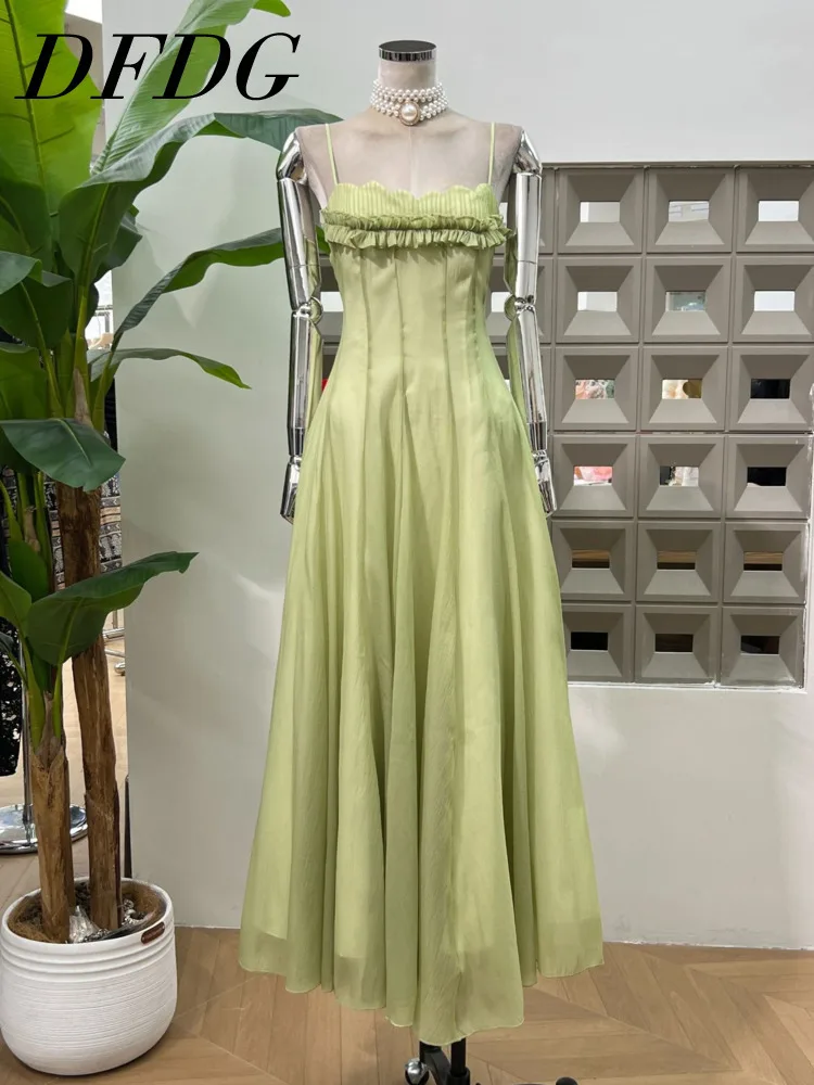 DFDG Abito da donna per le vacanze al mare 2025 Cravatta in vita Maglia sottile Cinghie per spaghetti Sheer Designer Abiti da donna per le vacanze primaverili estive