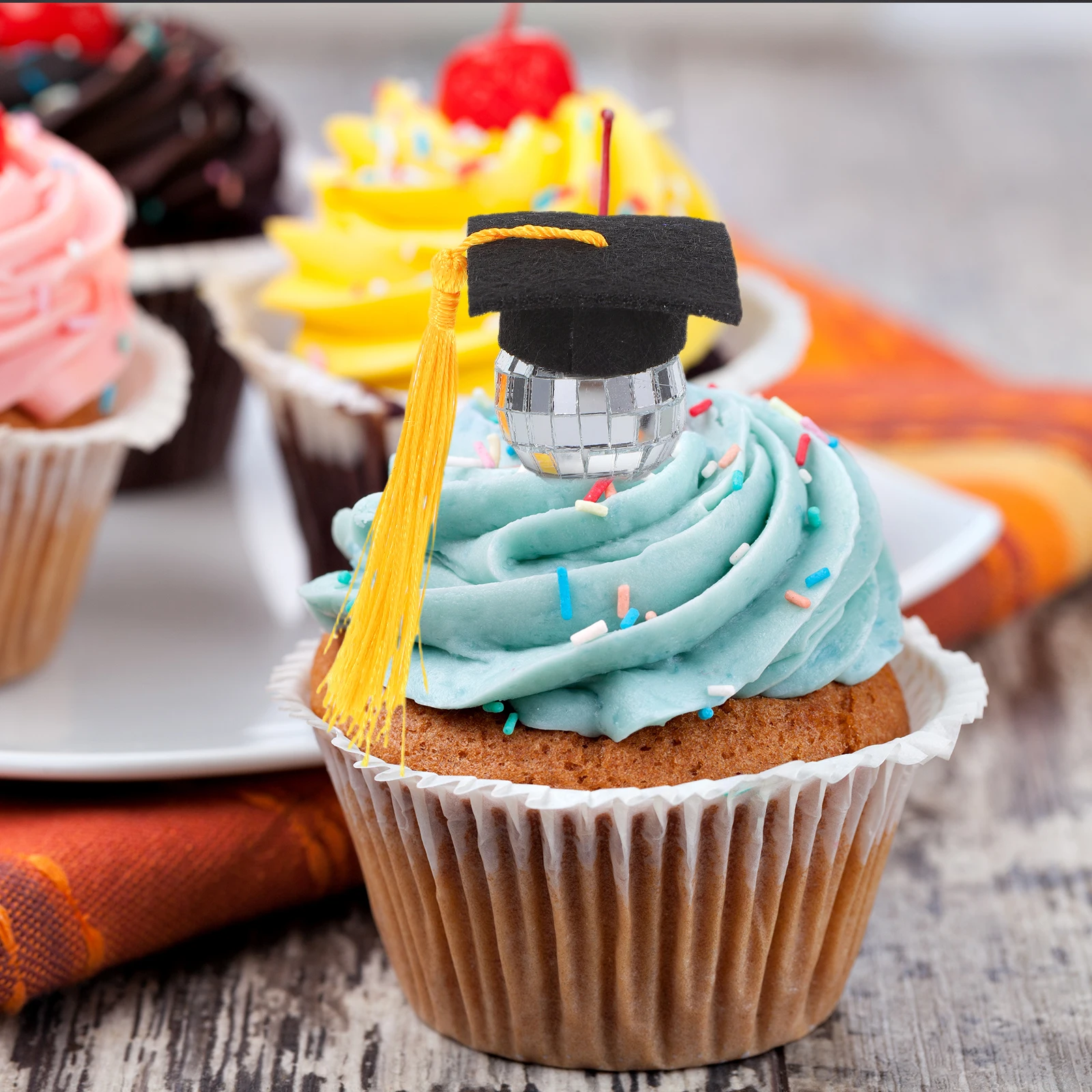 10 Uds. Sombrero de graduación, adornos para magdalenas de discoteca,  decoración de tela de fieltro plateada, gorro de graduación para fiesta de  secundaria, decoraciones para pasteles / Artículos para fiestas, image size:1600x1600