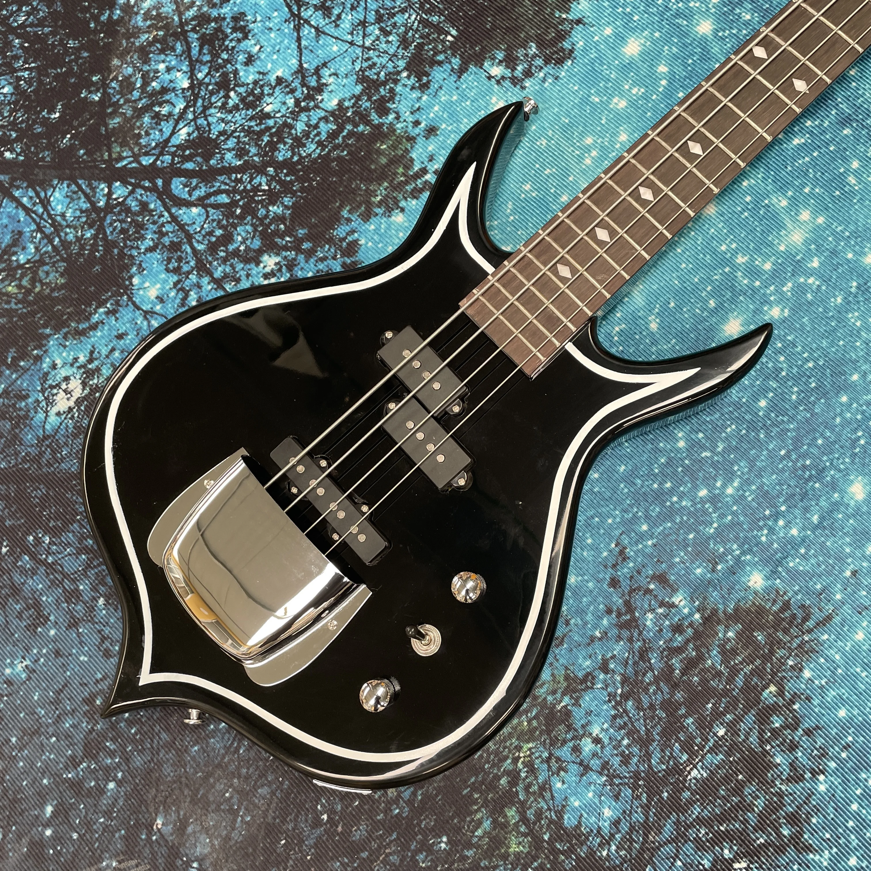 Guitarra Eléctrica Black Bass, Guitarra Eléctrica con Mástil de Arce de Alta Resistencia y Estabilidad, Diapasón de Palisandro de Manejo Suave