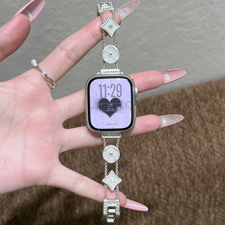 Stylish Chain-Link Women's Wristband, Compatible with iWatch 1-11/SE/Ultra, 38-49 mm, Adjustable (Watch Not Included).