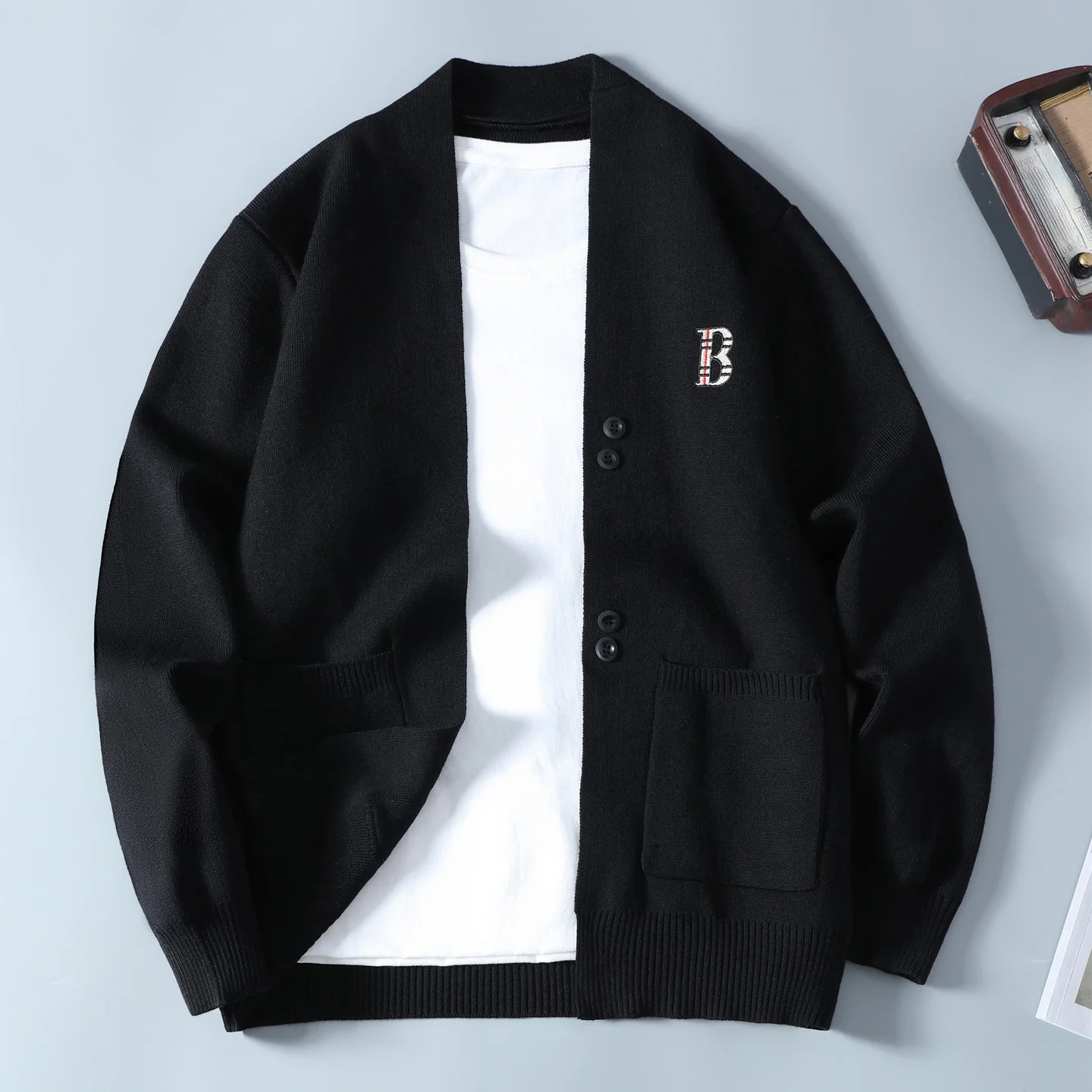 

Новый вязаный кардиган-жакет 2025 года для мужчин: весенне-осенняя верхняя одежда, тонкий повседневный свитер с V-образным вырезом, длинными рукавами, мягкий и комфортный.