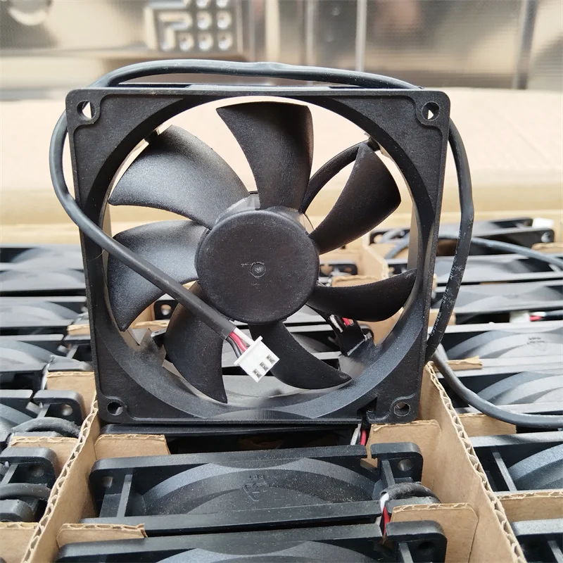 ADDA AD0924VB-A73GP Ventola di raffreddamento per server CC 24 V 0,40 A 90 x 90 x 25 mm a 3 fili